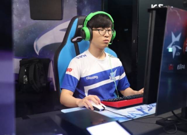 甚至暗示性 甚至暗示性